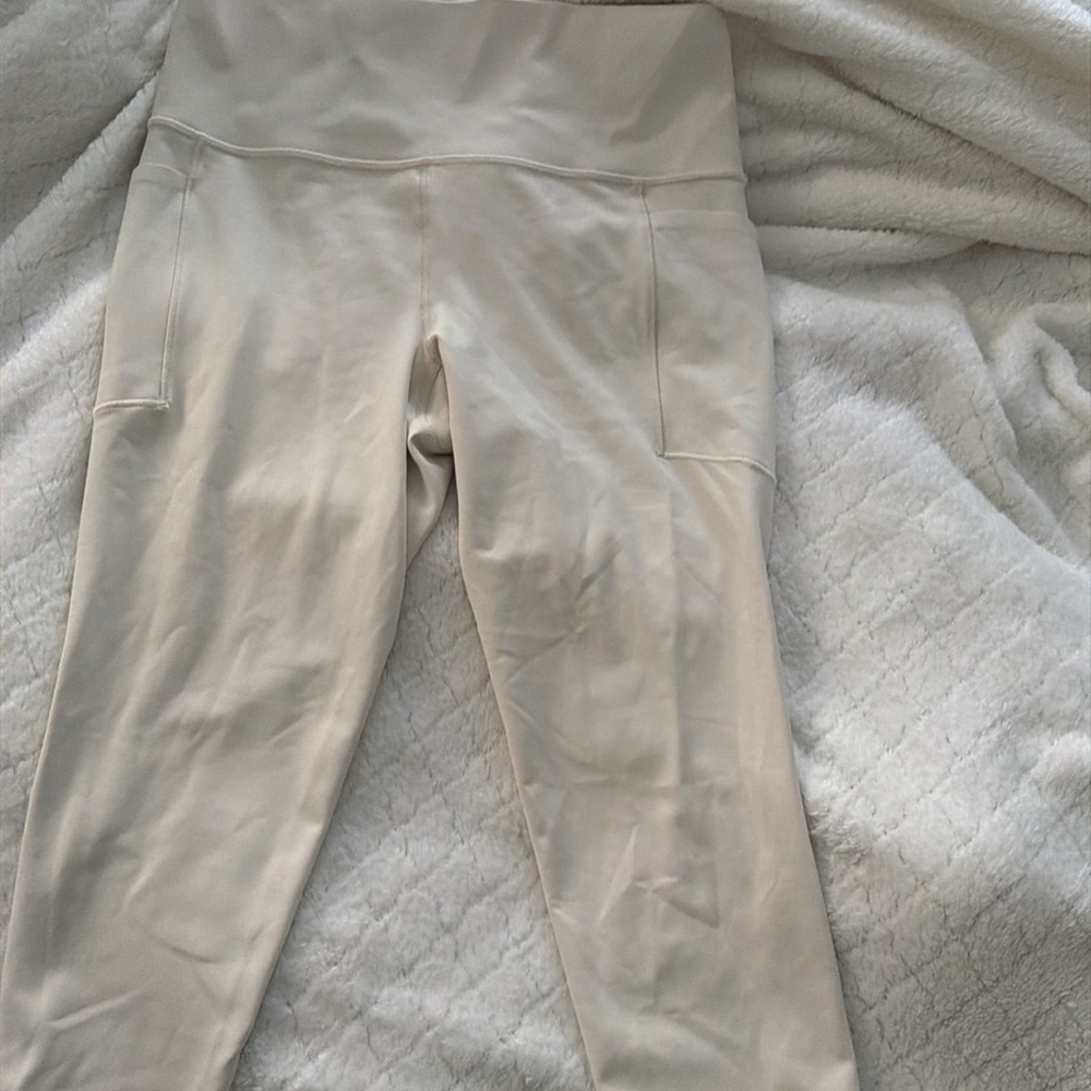Athleta Salutation Stash High Rise Capri Legging size m - Picture 4 of 5